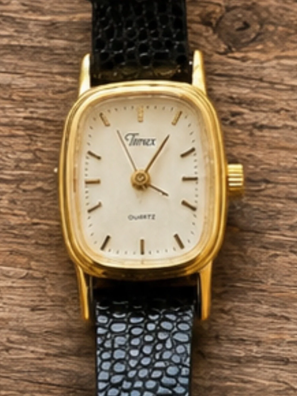 Vintage Timex Ladies Quartz Gold Tone Dress Watch BA Cell